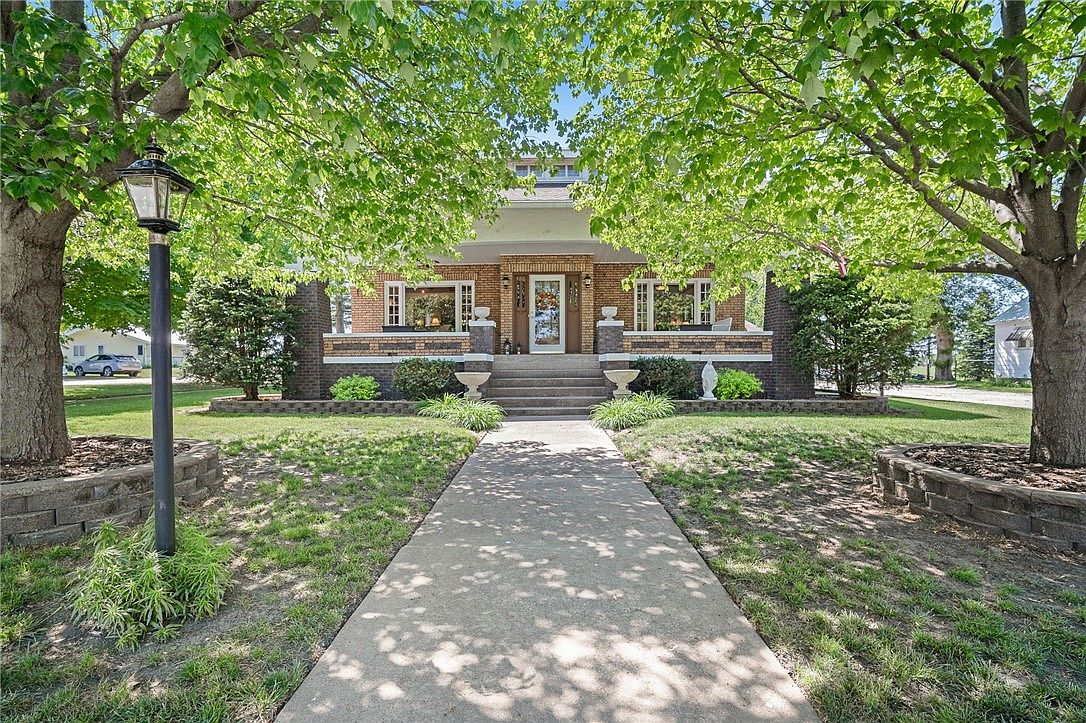 400 Summit Ave, Farnhamville, IA 50538 Zillow