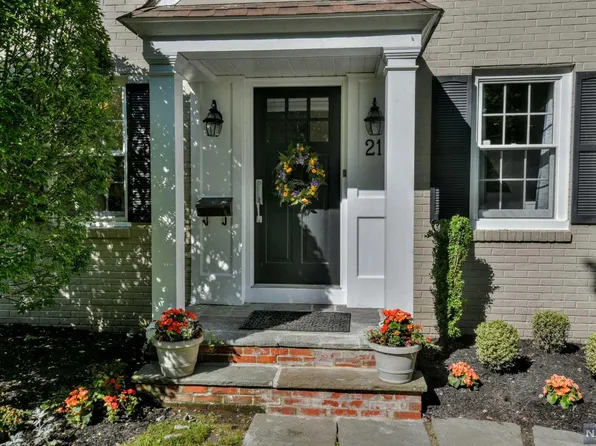 21 Cleverdon Rd, Ho Ho Kus, NJ 07423