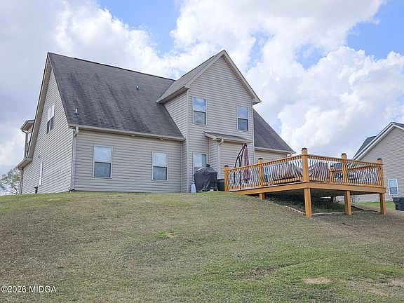 5th image of 140 Chapman Ridge Rd