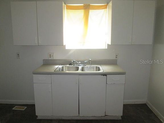4th image of 131 W Wilbur Ave