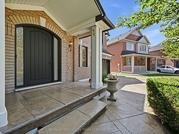 3rd image of 31 Linstock Dr