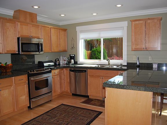 2nd image of 105 B Vineyard Ln