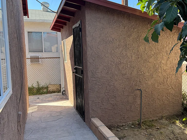 2609 W Avenue 31 — Photo 9