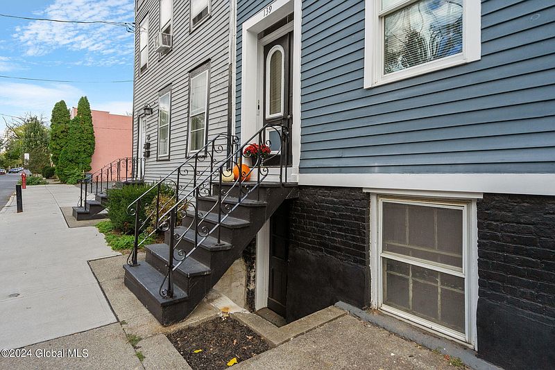 4th image of 139 Jefferson Street