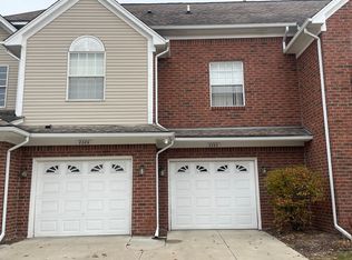 8289 N Annsbury Cir, Utica, MI 48316