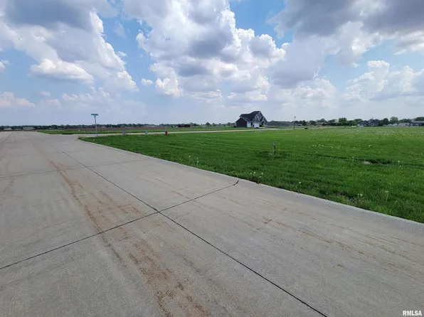 835 Darnall Dr, Geneseo, IL 61254