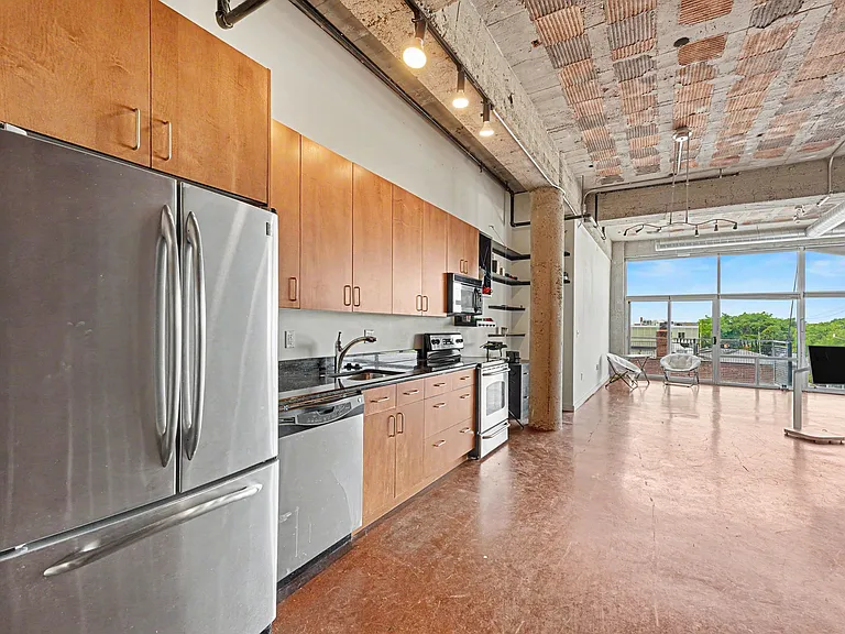55 W Canfield St #302 — Photo 11