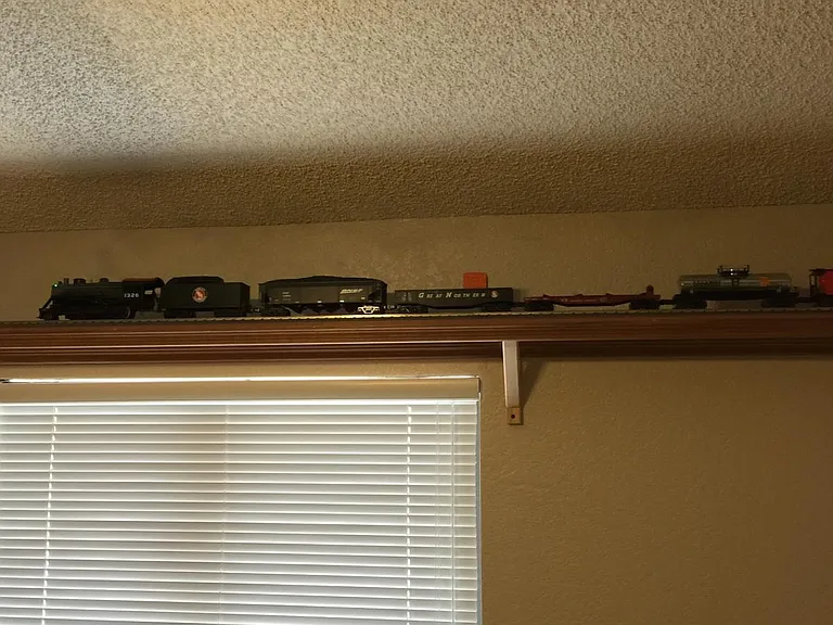bedroom 3 overhead train