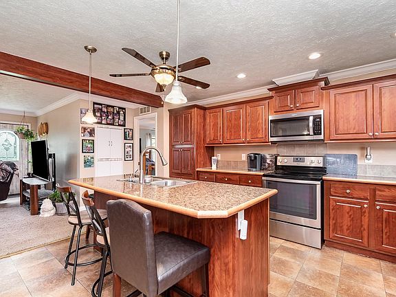 3rd image of 4886 N Dickenson Rd