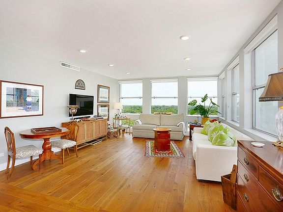 4th image of 700 Biltmore Way APT 910
