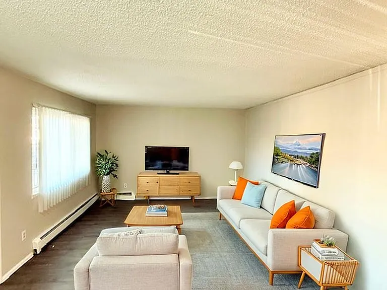 Westwind Apartments — Photo 10