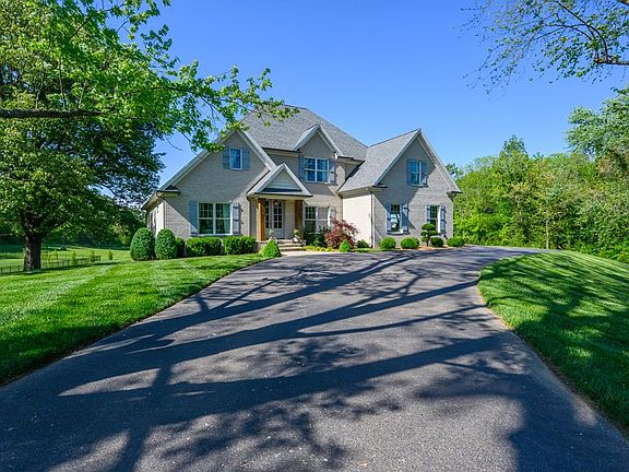 2nd image of 4655 Honeysuckle Ln