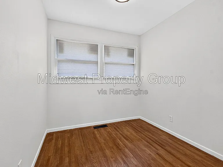 338 Lancashire Rd — Photo 9