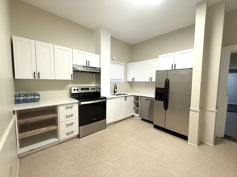 732 Wellington St — Photo 5