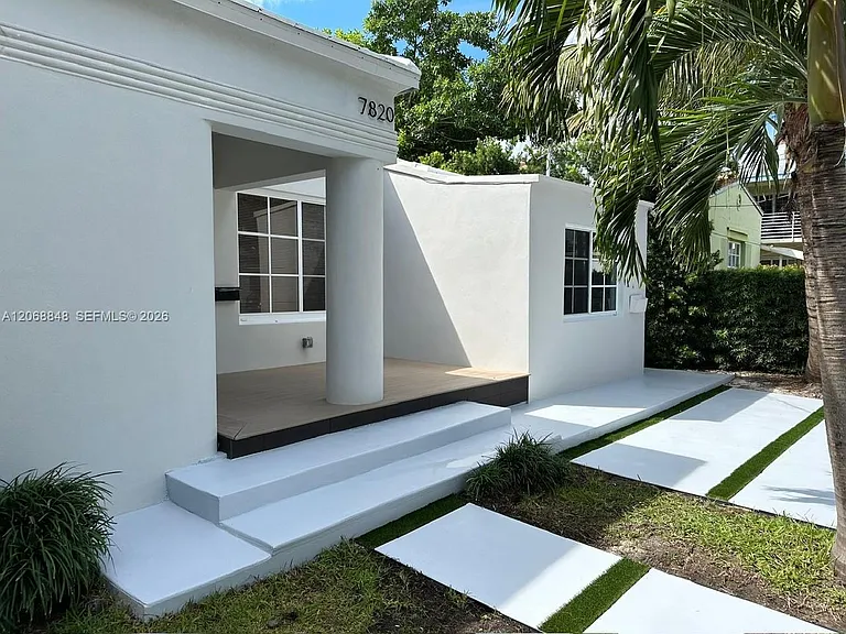 7820 Carlyle Ave — Photo 2