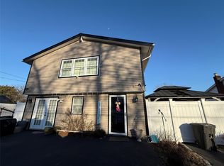 17 Hampton Rd, Shirley, NY 11967