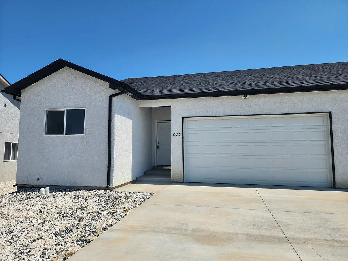 673 E La Porte — Photo 1