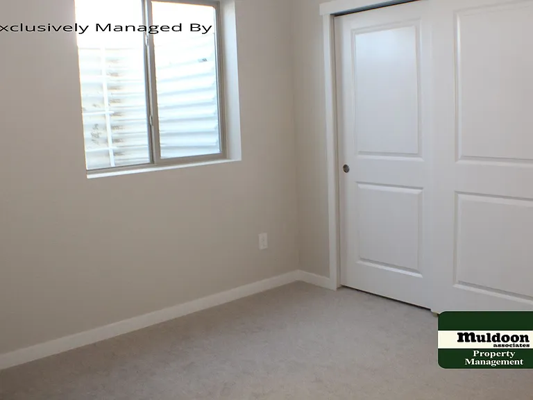 1070 Rambling Oak Dr — Photo 6