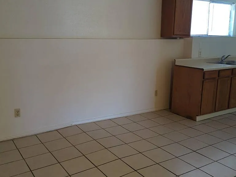 536 Monroe St — Photo 11