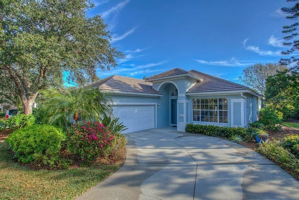 3 bed, 4.0 bath, 2254 sqft, $3,900 — Photo 2