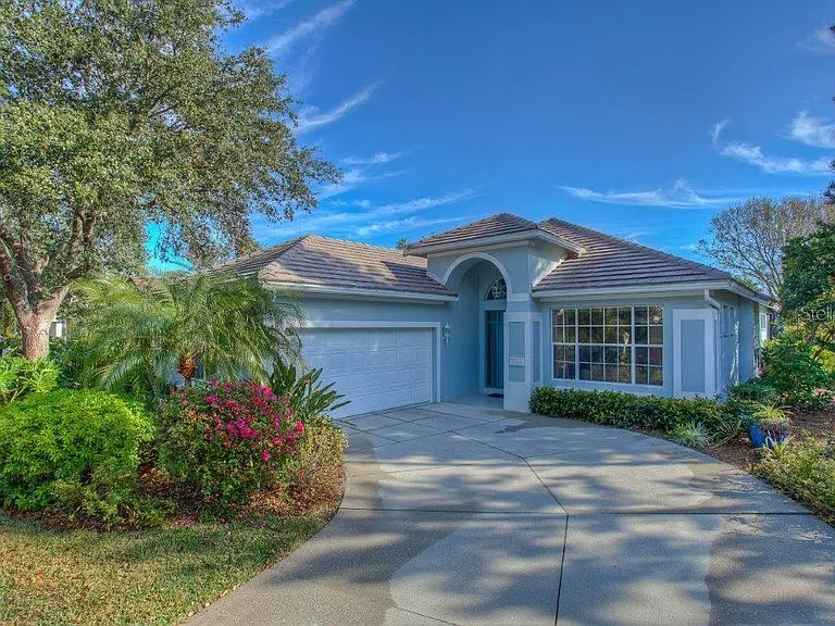 7101 Victoria Cir — Photo 2