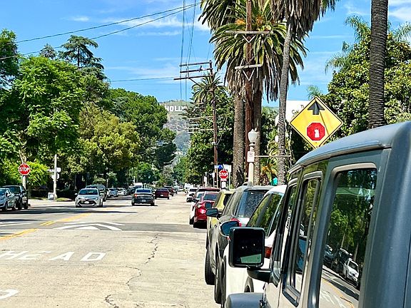 Walking distance to Franklin Village shops & restaurants, Gelson's Market, Lazy Acres Market, Beachwood Village, and Griffith Park