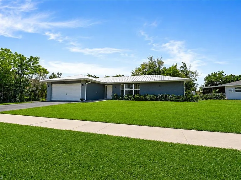 2250 Poinciana St — Photo 1