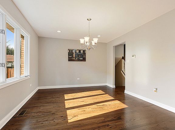 4th image of 2836 W 102nd St
