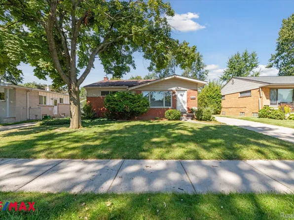 1131 Shenandoah Dr, Clawson, MI 48017