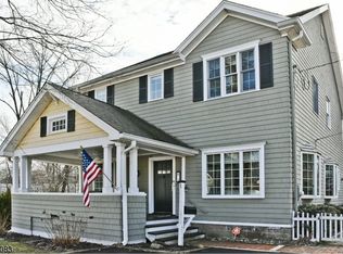 15 Holloway Pl, Morris Plains, NJ 07950