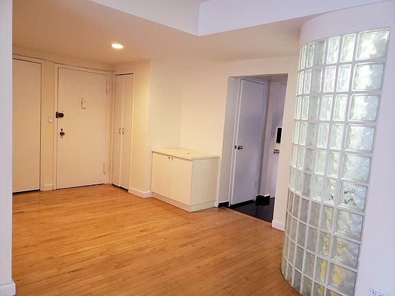 5th image of 1381 Avenue Of The Amer #19B