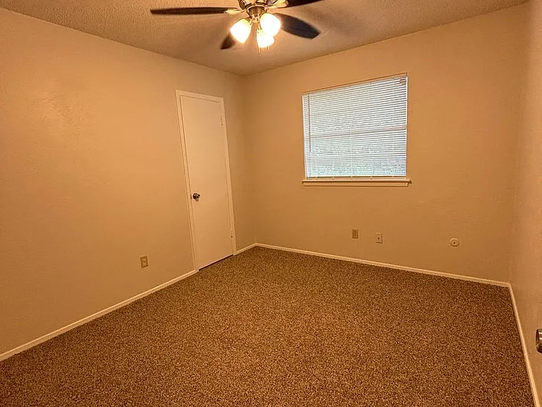 912 Vaughn Dr — Photo 10