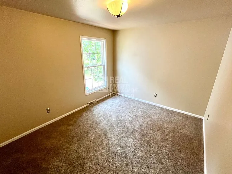 1101 Mansfield Dr — Photo 17