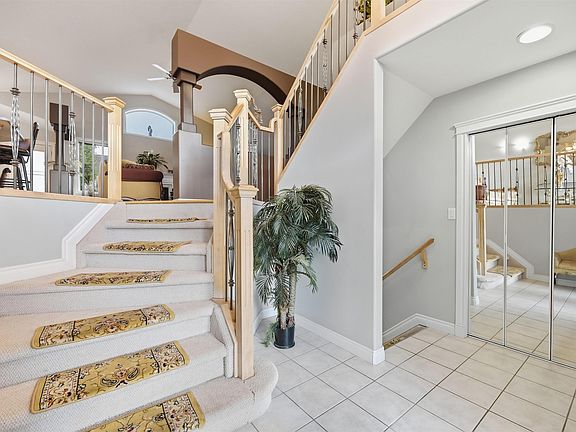 3rd image of 764 Haliburton Cres NW