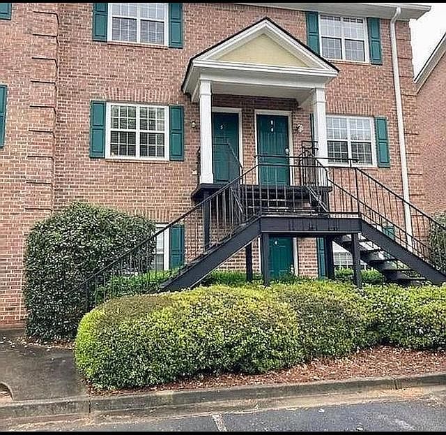 1st image of 100 Woodstone Dr APT 7