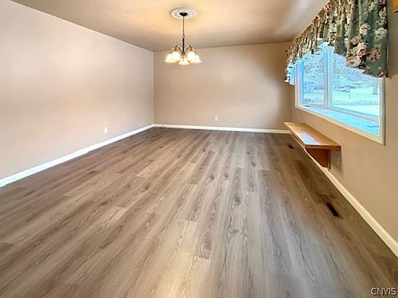 5th image of 411 Van Roen Rd