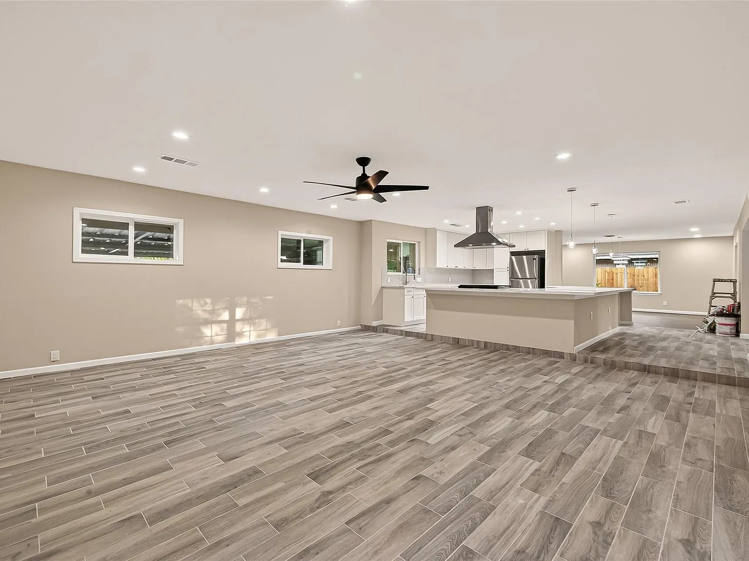 4 bed, 3.0 bath, 2013 sqft, $2,200 — Photo 4