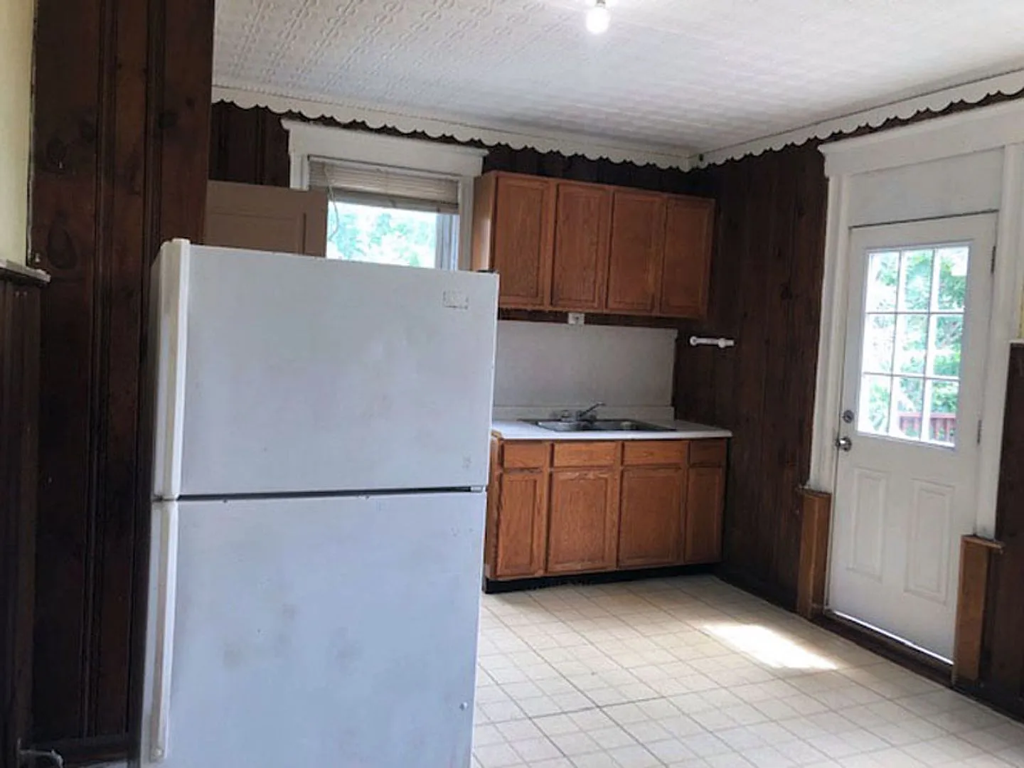 3 bed, 1.0 bath, 2060 sqft, $2,695 — Photo 4