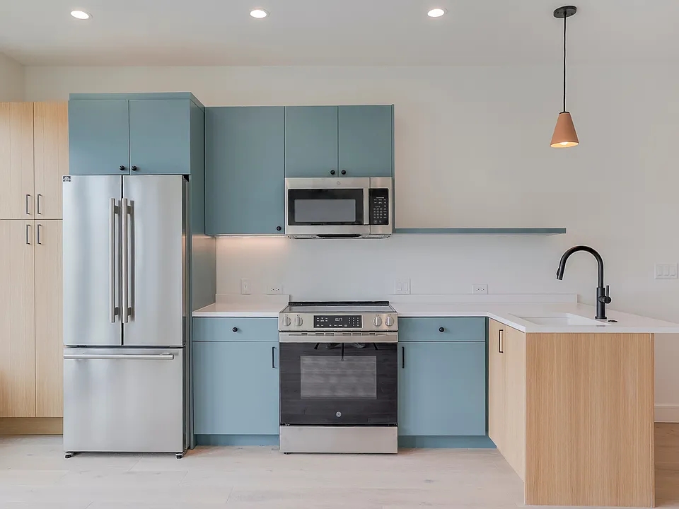 309 W Daggett Ave #203