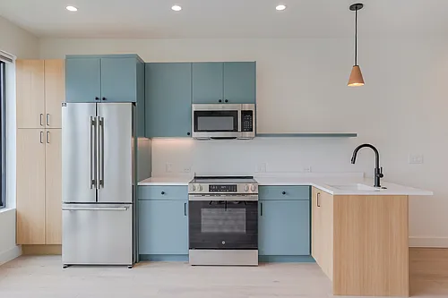 309 W Daggett Ave #203 Photo 1