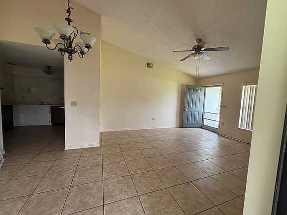 4th image of 1140 Dosseywood Ln #1