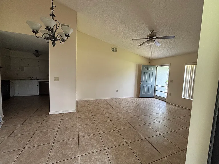 1140 Dosseywood Ln #1 — Photo 4