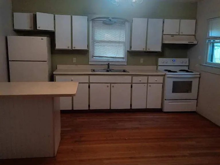 818 Merry Ln — Photo 13