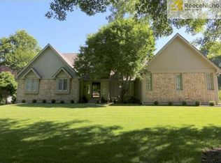 12709 Wenonga Ln, Leawood, KS 66209