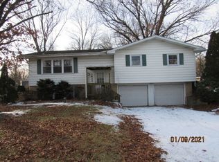 1612 Quail Dr, Saint Anne, IL 60964