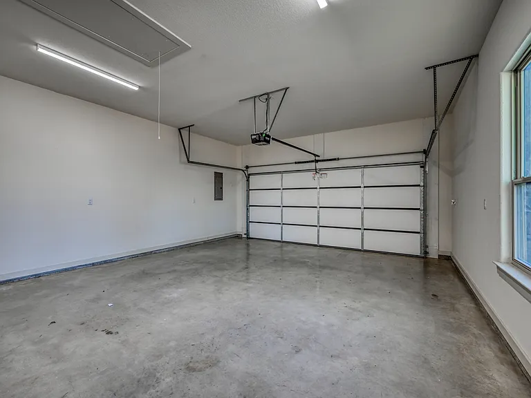 302 Parallel Cir — Photo 23