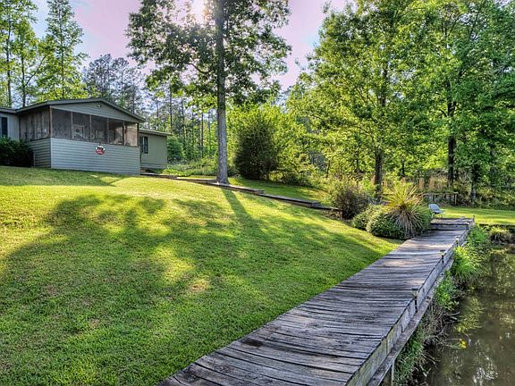 4th image of 301 Willow Dr