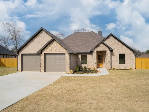 320 Saddle Brook Dr, Hallsville, TX 75650