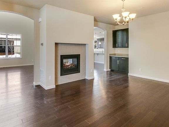 Formal Dining Room & Butler's Pantry