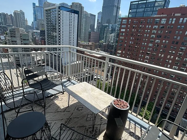 330 W Grand Ave #1701 — Photo 15